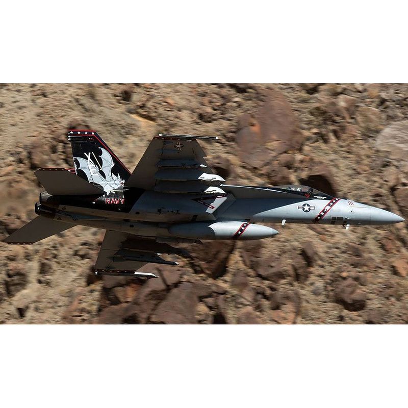 Foto van F/a-18e super hornet revell schaal 1:32