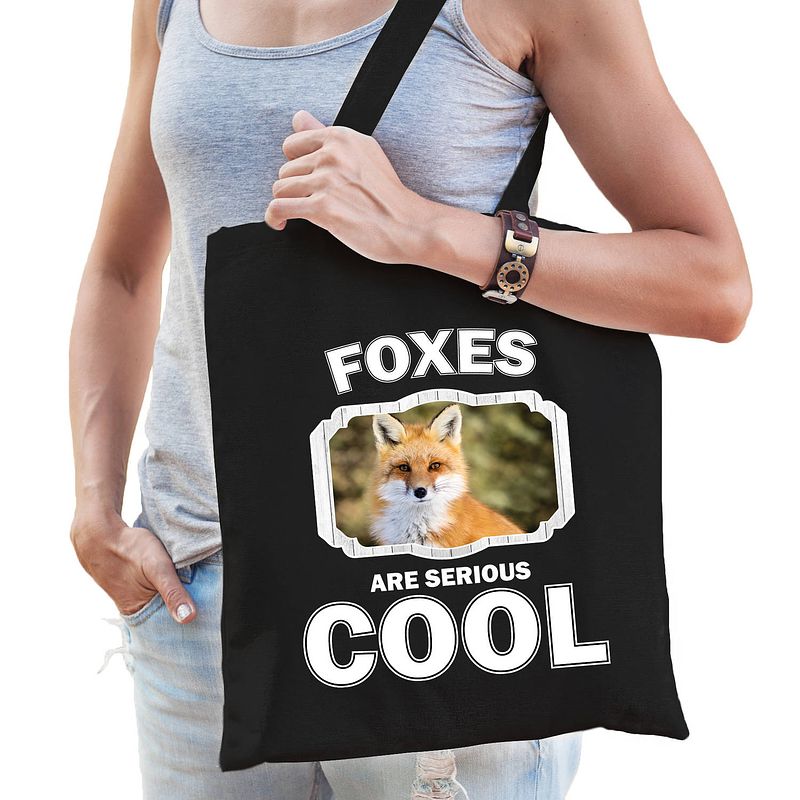 Foto van Katoenen tasje foxes are serious cool zwart - vossen/ vos cadeau tas - feest boodschappentassen