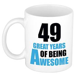 Foto van 49 great years of being awesome cadeau mok / beker wit en blauw - feest mokken