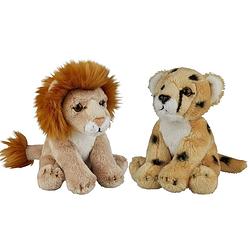 Foto van Safari dieren serie pluche knuffels 2x stuks - cheetah en leeuw van 15 cm - knuffeldier