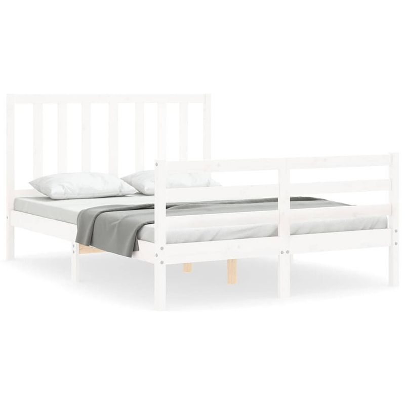 Foto van The living store massief grenenhouten bedframe - wit - 195.5 x 145.5 x 100 cm - multiplex lattenbodem