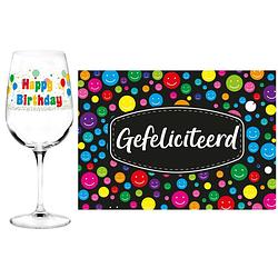 Foto van Happy birthday cadeau glas 18 jaar verjaardag en gefeliciteerd kaart - feest glas wijn