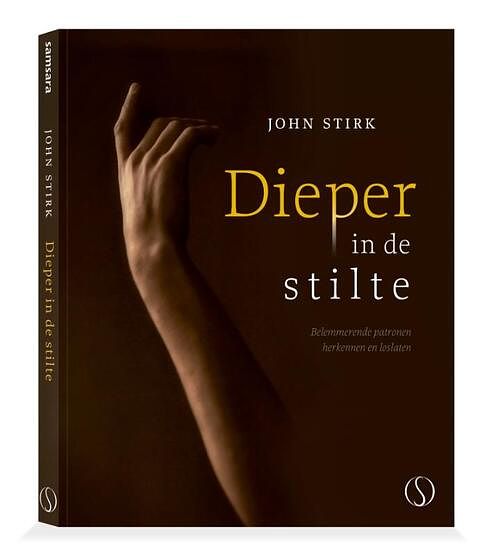 Foto van Dieper in de stilte - john stirk - paperback (9789493228979)