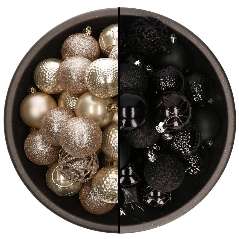 Foto van 74x stuks kunststof kerstballen mix van champagne en zwart 6 cm - kerstbal