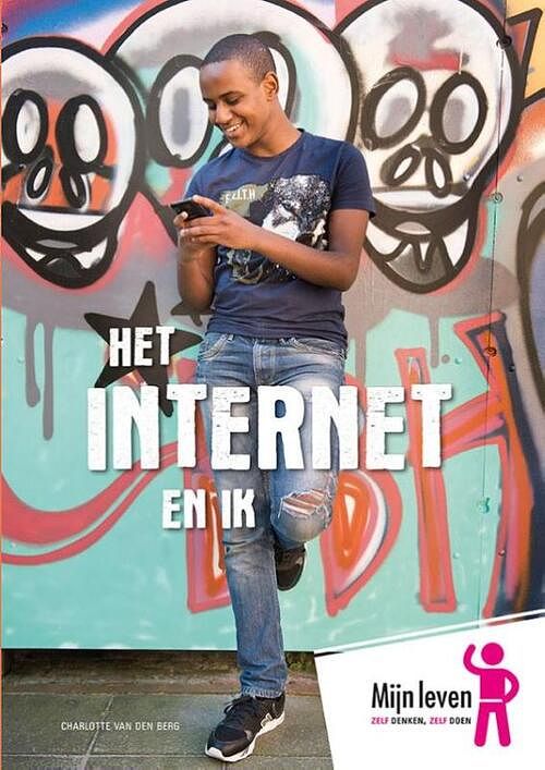 Foto van Het internet en ik - charlotte van den berg - paperback (9789086962297)