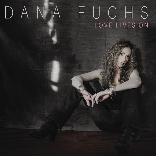 Foto van Love lives on - lp (0040232693434)