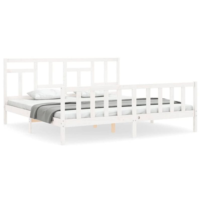 Foto van The living store bed grenenhouten massief 200x200 cm - wit