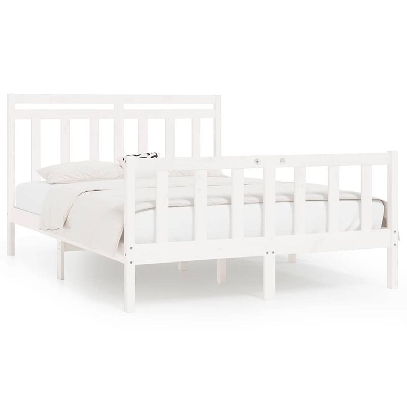 Foto van The living store bedframe - klassiek houten - 205.5 x 166 x 100 cm - grenenhout