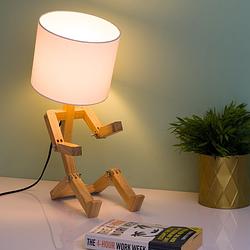 Foto van Mens houten tafellamp