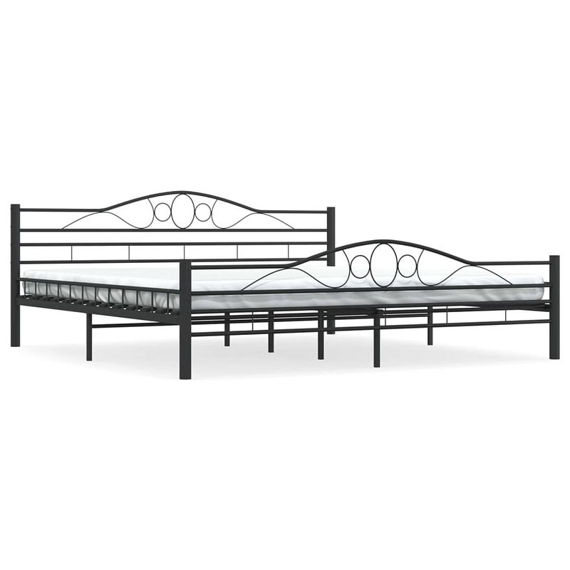 Foto van The living store metalen bedframe - klassiek en elegant - stalen frame - 210 x 207 x 85 cm - geschikt voor 200 x 200 cm