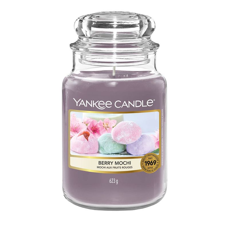 Foto van Yankee candle geurkaars large berry mochi - 17 cm / ø 11 cm