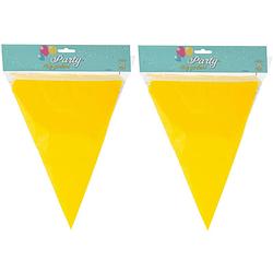 Foto van Party vlaggenlijn - 2x - binnen/buiten - plastic - geel - 600 cm - 25 vlaggetjes - vlaggenlijnen
