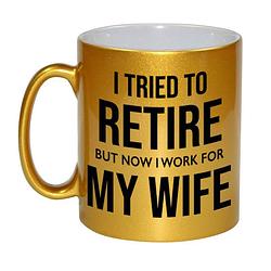 Foto van I tried to retire but now i work for my wife pensioen mok / beker goud afscheidscadeau 330 ml - feest mokken
