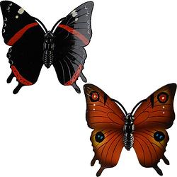 Foto van 2x stuks tuin decoratie vlinders - kunststof - oranje - zwart - 24 x 24 cm - tuinbeelden