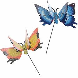 Foto van 2x stuks metalen deco vlinders blauw en geel van 17 x 60 cm op tuinstekers - dieren decoratie tuin beeldjes/beelden