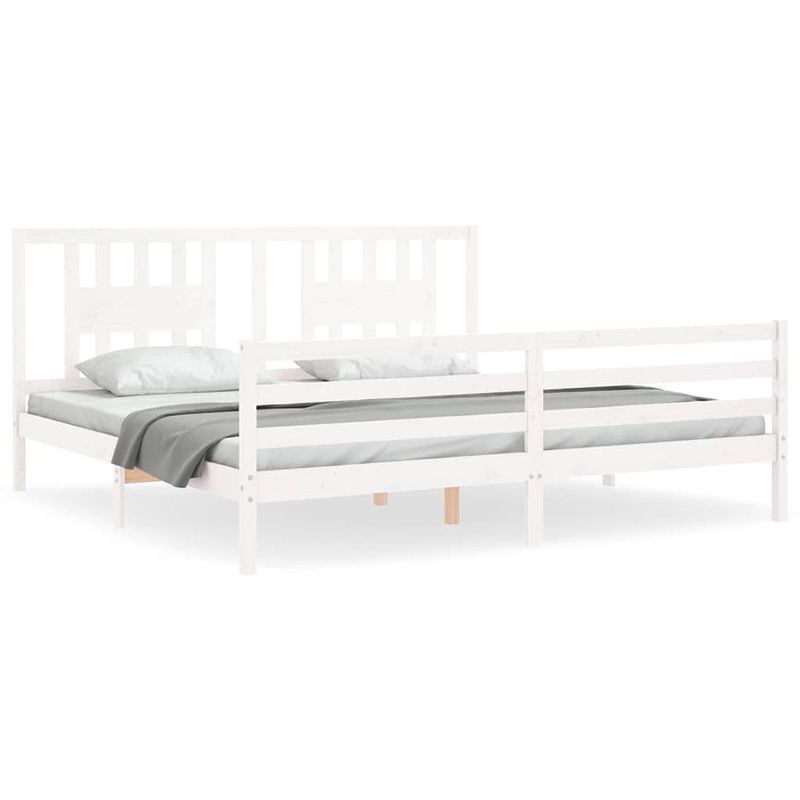 Foto van The living store bed the living store - massief grenenhouten bedframe - 205.5 x 205.5 x 100 cm - wit