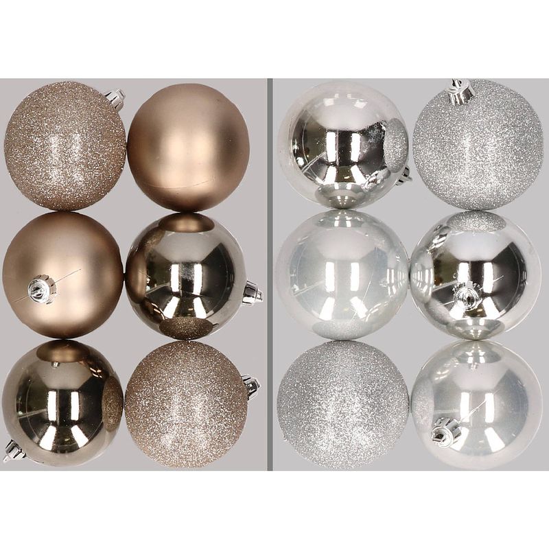 Foto van 12x stuks kunststof kerstballen mix van champagne en zilver 8 cm - kerstbal