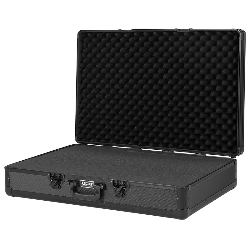 Foto van Udg ultimate pick foam flight case multi format 2xl black mk2 universele koffer met plukschuim