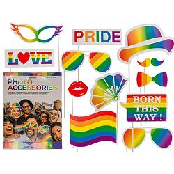 Foto van Foto props setje van 12x stuks - gay pride/regenboog thema kleuren - verkleed artikelen - fotoprops