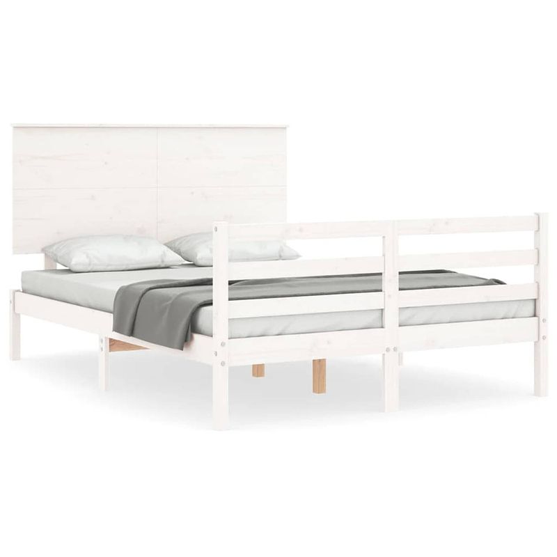 Foto van The living store houten bedframe - grenenhout - 205.5 x 125.5 x 82.5 cm - wit