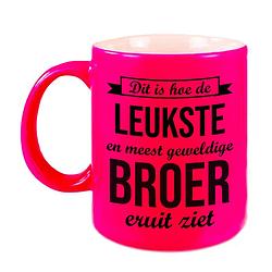 Foto van Leukste en meest geweldige broer cadeau koffiemok / theebeker neon roze 330 ml - feest mokken
