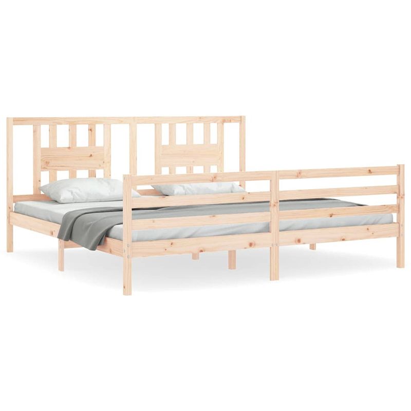 Foto van The living store houten bedframe - massief grenenhout - 205.5 x 185.5 x 100 cm - multiplex lattenbodem