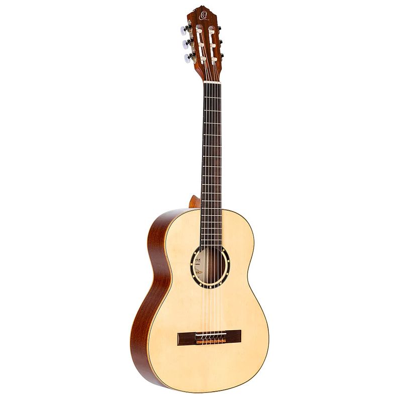 Foto van Ortega r121g-3/4 family series 3/4-size guitar natural klassieke gitaar met gigbag