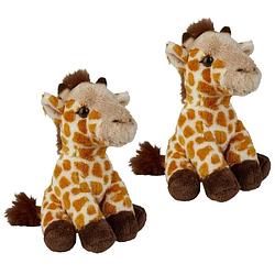 Foto van 2x stuks pluche gevlekte giraffe knuffel 15 cm - giraffen safaridieren knuffels - speelgoed knuffeldieren/knuffelbeest