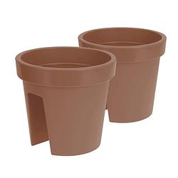 Foto van Set van 2x stuks balkon plantenpotten/bloempotten terracotta 28 x 25 cm van kunststof - plantenpotten