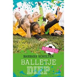 Foto van Balletje diep - voetbalgekke meiden