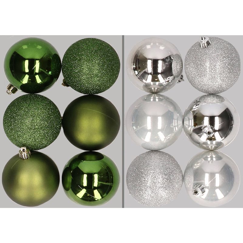 Foto van 12x stuks kunststof kerstballen mix van appelgroen en zilver 8 cm - kerstbal