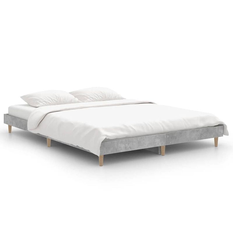 Foto van The living store bedframe betongrijs - multiplex lattenbodem - 193 x 143 cm - duurzaam materiaal