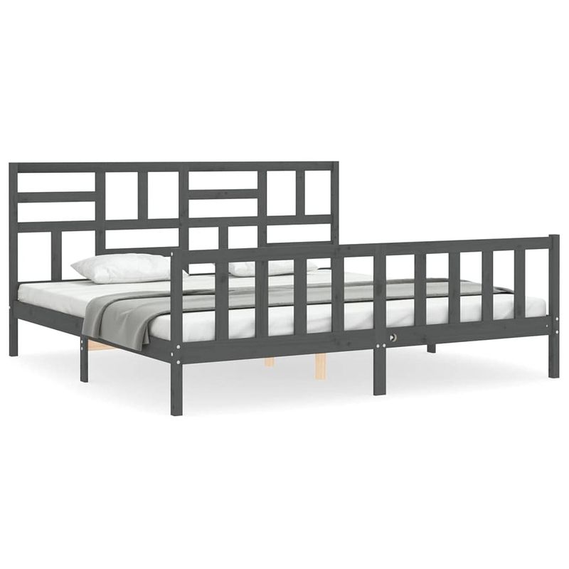 Foto van The living store bed - massief grenenhout - 205.5 x 205.5 x 104 cm - grijs - matras niet inbegrepen