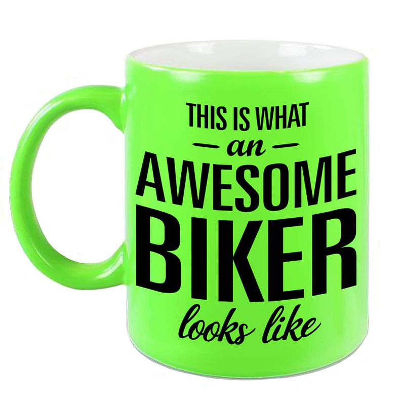 Foto van Awesome biker cadeau mok / beker neon groen 330 ml - feest mokken