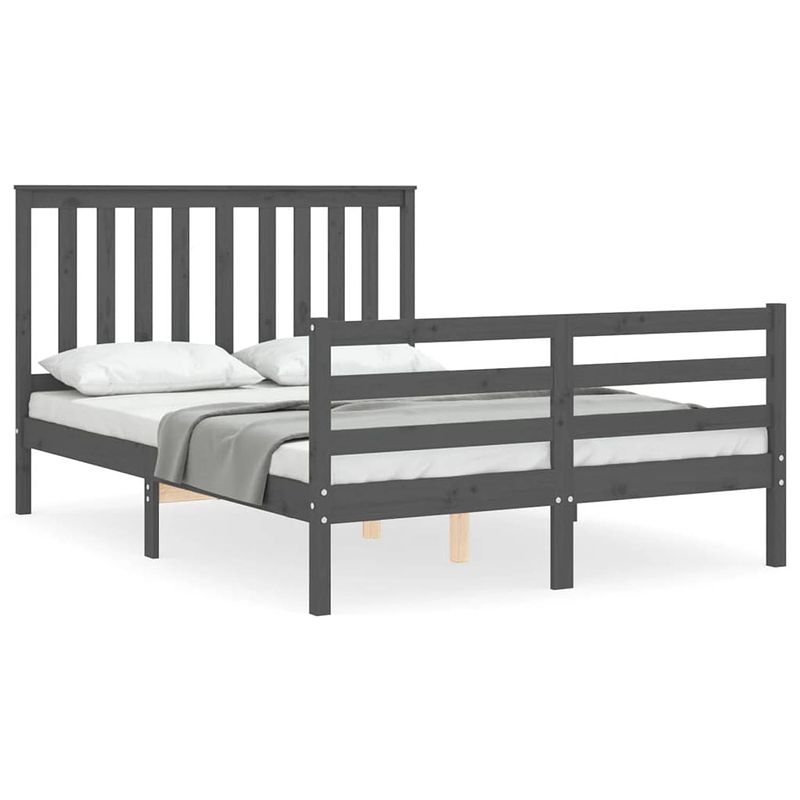 Foto van The living store bed the living store massief grenenhouten bedframe 205.5 x 125.5 x 101 cm - grijs