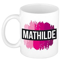 Foto van Naam cadeau mok / beker mathilde met roze verfstrepen 300 ml - naam mokken