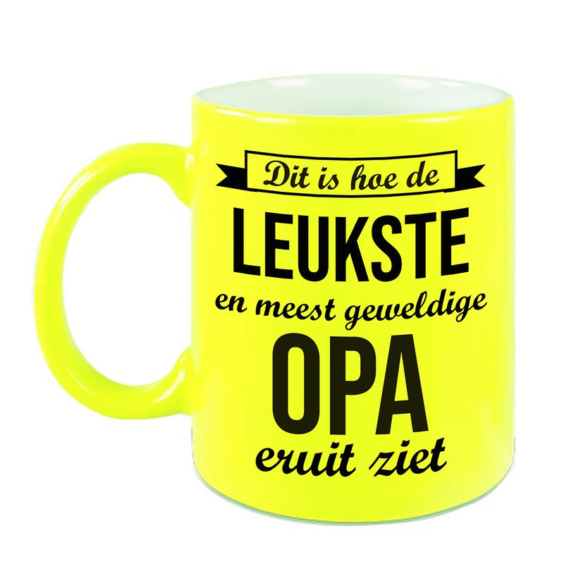 Foto van Leukste en meest geweldige opa cadeau koffiemok / theebeker neon geel 330 ml - feest mokken