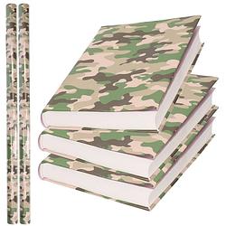 Foto van 2x rollen kadopapier / kaftpapier 200 x 70 cm - camouflage groen - kaftpapier voor schoolboeken / boekenkaften