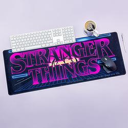 Foto van Stranger things logo bureauonderlegger