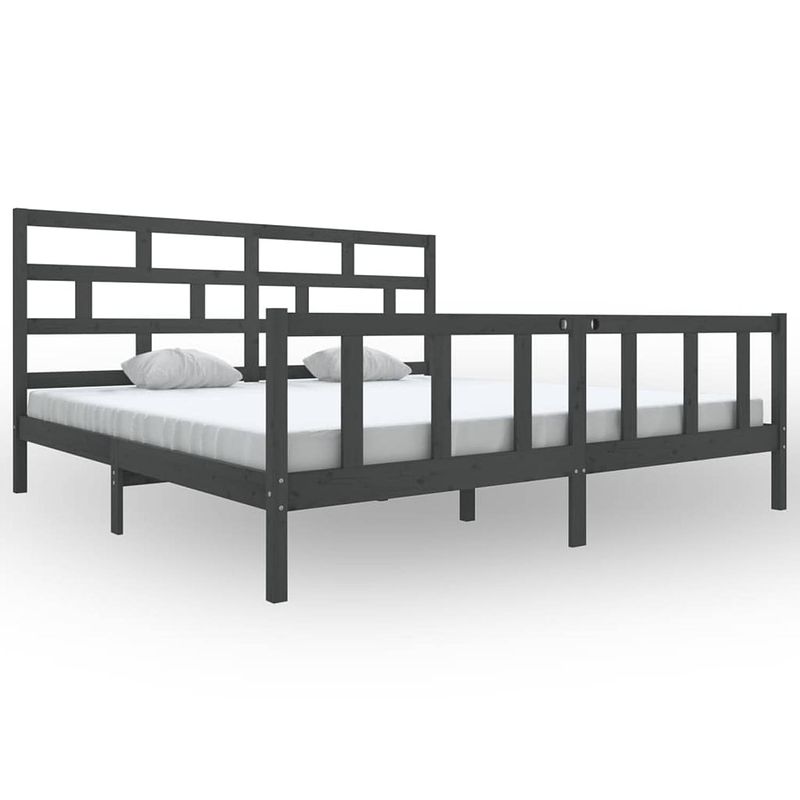 Foto van The living store bedframe - massief grenenhout - 205.5 x 205.5 cm - grijs