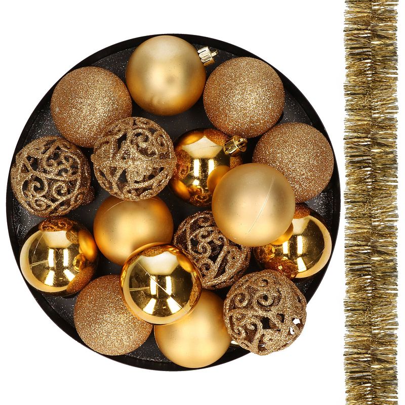 Foto van 16x stuks kunststof kerstballen 6 cm incl. 2x st. kerstslingers goud - kerstbal