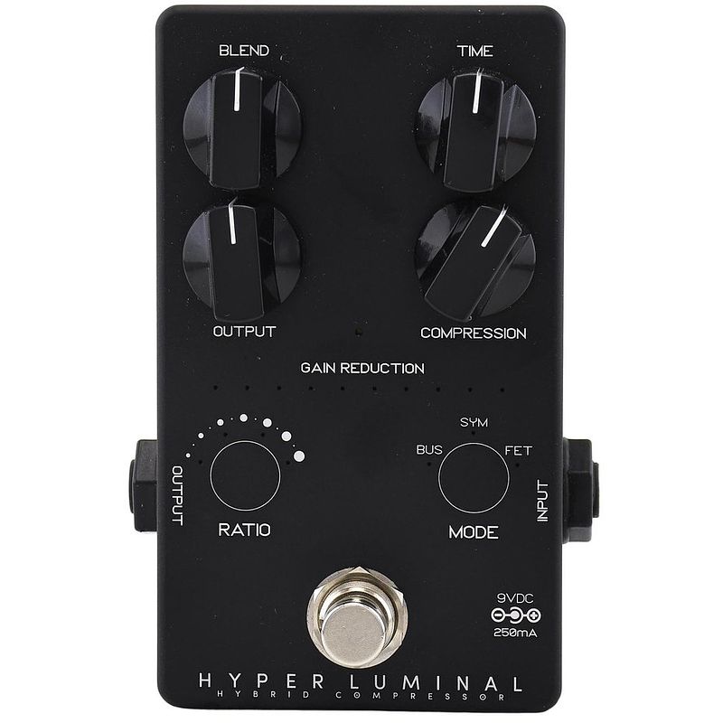 Foto van Darkglass hyper luminal black hybrid compressor effectpedaal voor bas limited edition