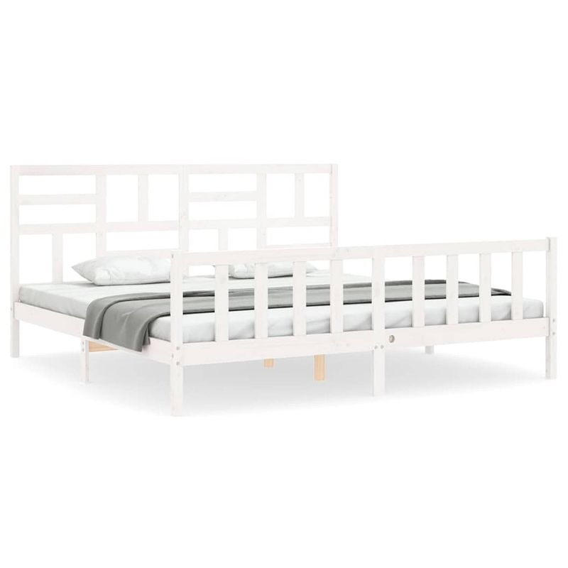 Foto van The living store bed grenenhout wit - 205.5x205.5x104 cm - multiplex lattenbodem