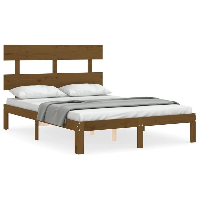 Foto van The living store massief grenenhouten bedframe - honingbruin - 193.5 x 138.5 x 81 cm - multiplex lattenbodem -