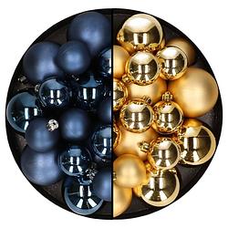 Foto van Kerstversiering kunststof kerstballen mix donkerblauw/goud 4-6-8 cm pakket van 68x stuks - kerstbal