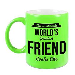 Foto van Worlds greatest friend cadeau koffiemok / theebeker neon groen 330 ml - feest mokken