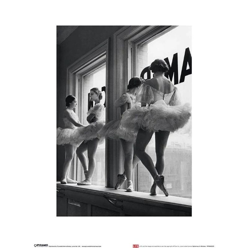 Foto van Kunstdruk time life ballerinas in window 30x40cm