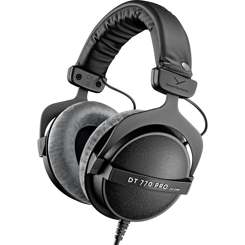 Foto van Beyerdynamic dt 770 pro 250 ohm studio hoofdtelefoon