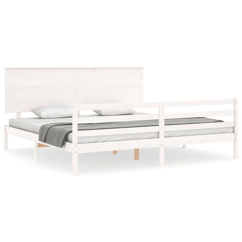 Foto van The living store bed massief grenenhout - bedframe - 205.5 x 205.5 cm - wit