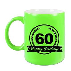 Foto van Happy birthday 60 years cadeau mok / beker neon groen met wimpel 330 ml - feest mokken